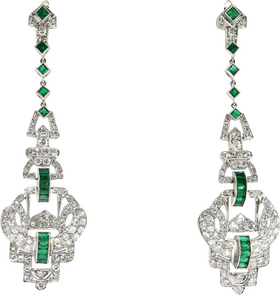 Elegant Emerald Gemstone Earring Design PNG