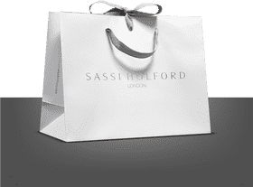 Elegant White Shopping Bag for Luxury Brands PNG