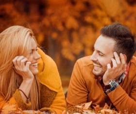 Autumn couple smiling in the park HD picture 01