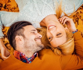 Autumn couple smiling in the park HD picture 02