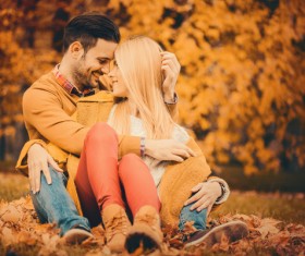 Autumn couple smiling in the park HD picture 03