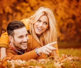 Autumn couple smiling in the park HD picture 06