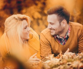 Autumn couple smiling in the park HD picture 07