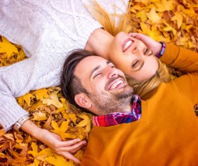 Autumn couple smiling in the park HD picture 08