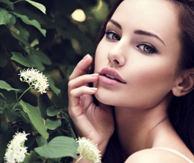 Beautiful woman with white flowers HD picture 01