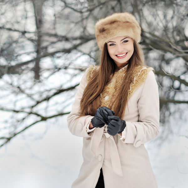 Beauty Fashion Model Girl in a Fur Hat HD picture 01 free download