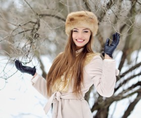 Beauty Fashion Model Girl in a Fur Hat HD picture 03