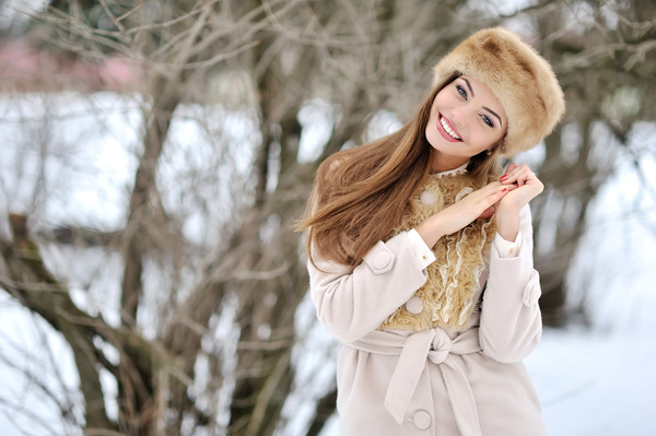Beauty Fashion Model Girl in a Fur Hat HD picture 04