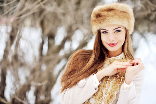 Beauty Fashion Model Girl in a Fur Hat HD picture 05