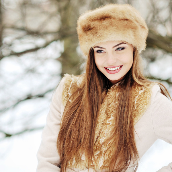 Beauty Fashion Model Girl in a Fur Hat HD picture 07