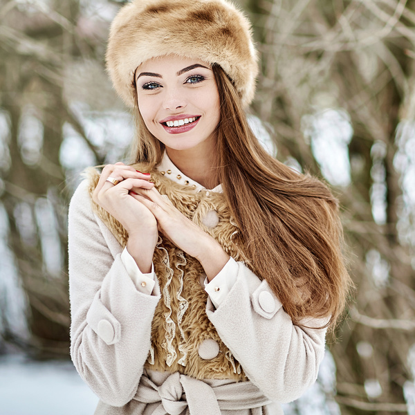 Beauty Fashion Model Girl in a Fur Hat HD picture 09