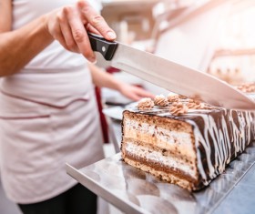 Cake maker cuts creamy chocolate cake 02
