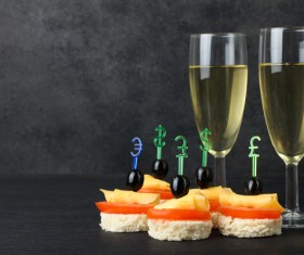 Delicious desserts with champagne HD picture