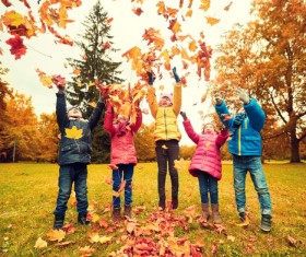 HD picture Happy children playing autumn leaves 01