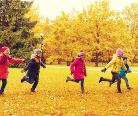 HD picture Happy children playing autumn leaves 02