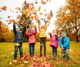HD picture Happy children playing autumn leaves 04