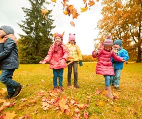 HD picture Happy children playing autumn leaves 06