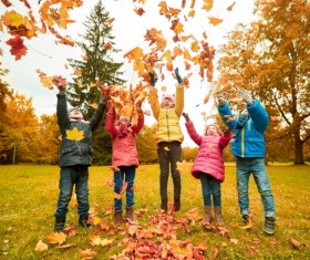 HD picture Happy children playing autumn leaves 07