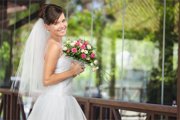Shooting outdoors wedding bride happy smile HD picture