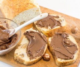 Smearing chocolate sauce slice of bread