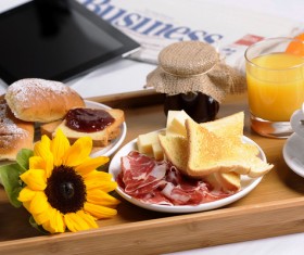 Sunflower bread breakfast and tablets