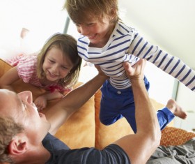 The father and children romp