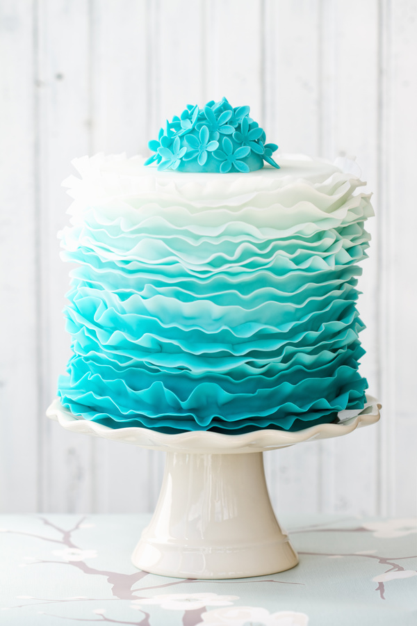 Water wavy cake and blue flower