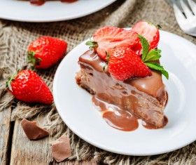 Chocolate cake with fresh strawberries HD picture