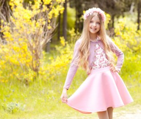 Clothes and wearing garlands of little girl 01