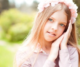 Clothes and wearing garlands of little girl 04