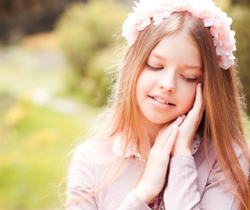 Clothes and wearing garlands of little girl 05