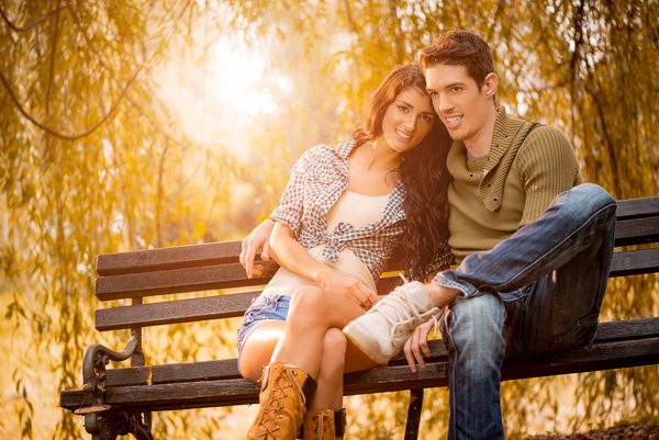 Couple sitting in park bench resting HD picture