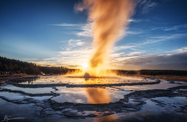 Great Fountain Geyser in Yellowstone HD picture