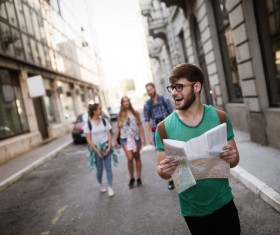 Holding a map of the city Happy tourists HD picture
