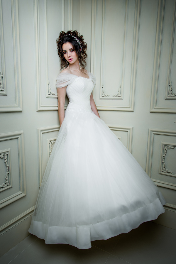 Portrait of gorgeous bride in luxury wedding dress Stock Photo 01
