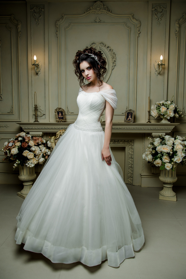 Portrait of gorgeous bride in luxury wedding dress Stock Photo 34