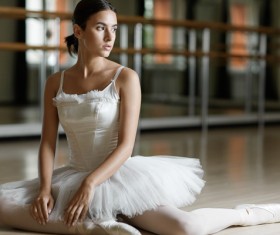 Resting the ballet girl HD picture