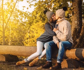 Sunny autumn park in a young couple HD picture