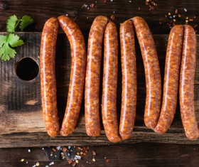 The sausage is placed in a cutting board
