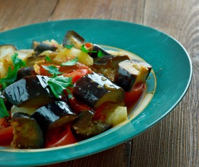 Vegetable leaves dotted with eggplant stewed tomatoes 01