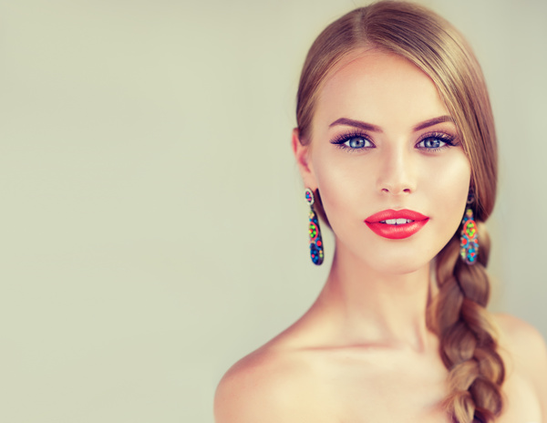 Alluring woman with makeup and beautiful jewelry HD picture 02