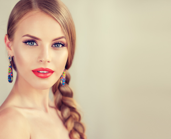 Alluring woman with makeup and beautiful jewelry HD picture 03