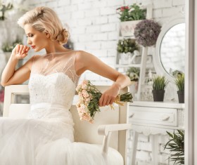 An elegant wedding dress for the bride HD picture 03