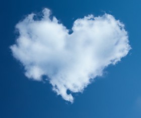 Blue sky heart-shaped white clouds HD pictures