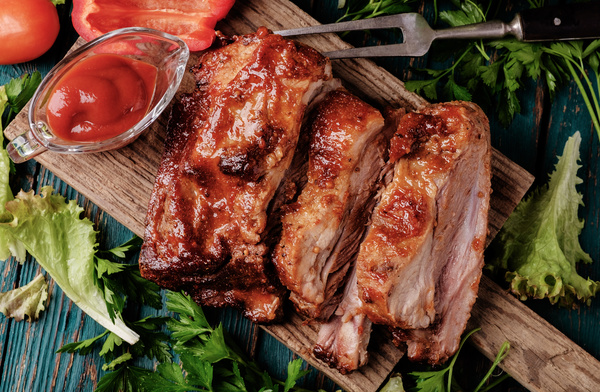 Delicious grilled pork ribs with vegetable sauce HD picture