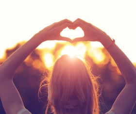 Dusk gesture heart-shaped HD picture