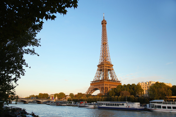 Eiffel Tower in Paris HD picture 02