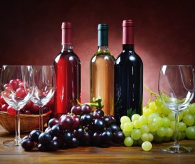Grapes and glasses on the table HD picture