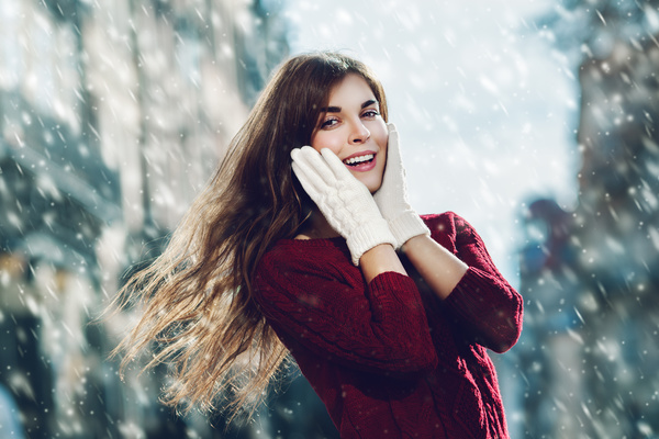 Happy smiling girl in winter HD picture