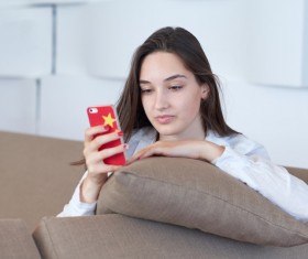 Playing smartphone girl HD picture